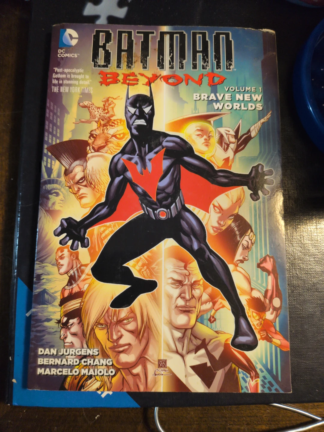 Batman Beyond Vol 1: Brave New Worlds