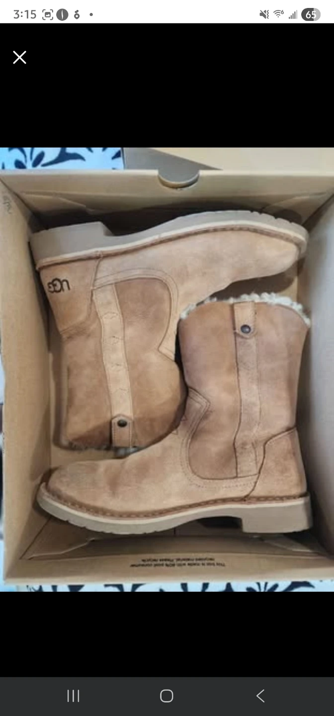 UGG W LARKER Boots Size 7.5, With Box - photo 2