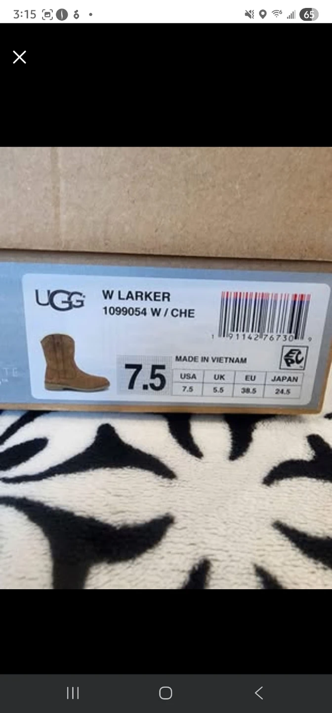 UGG W LARKER Boots Size 7.5, With Box - photo 3