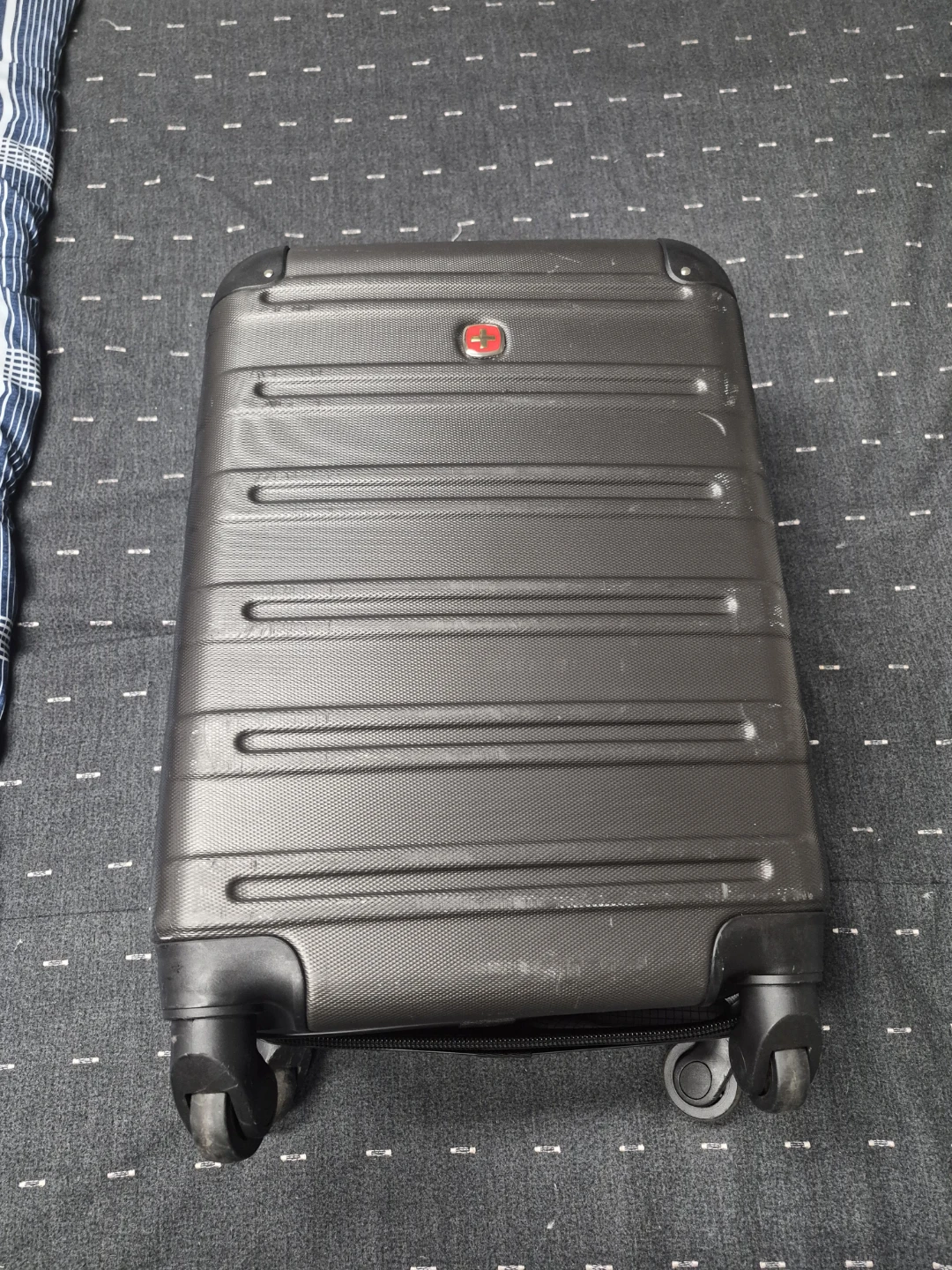 Swiss Gear Black Hardside Carry-On Luggage - photo 3
