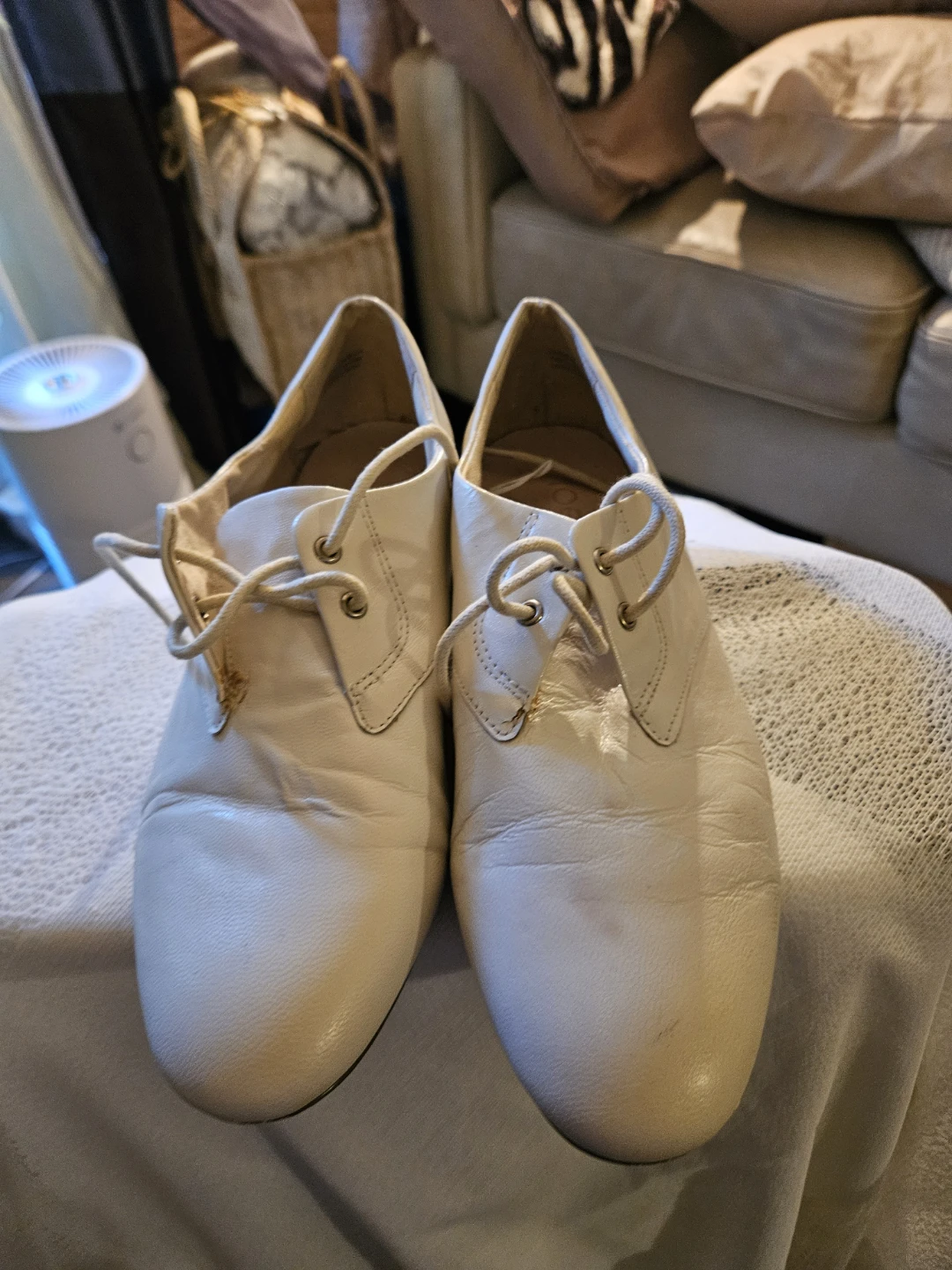 Cream Lace-Up Shoes - photo 2