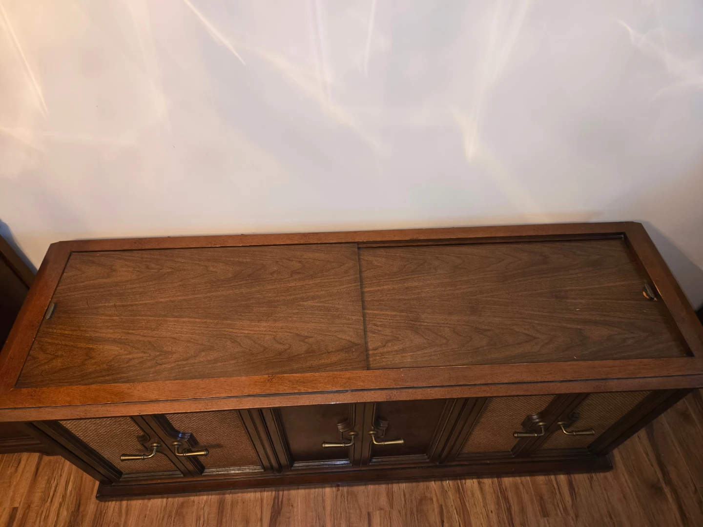Mid-century Walnut Magnavox Stereo - Use  or Convert! - photo 3