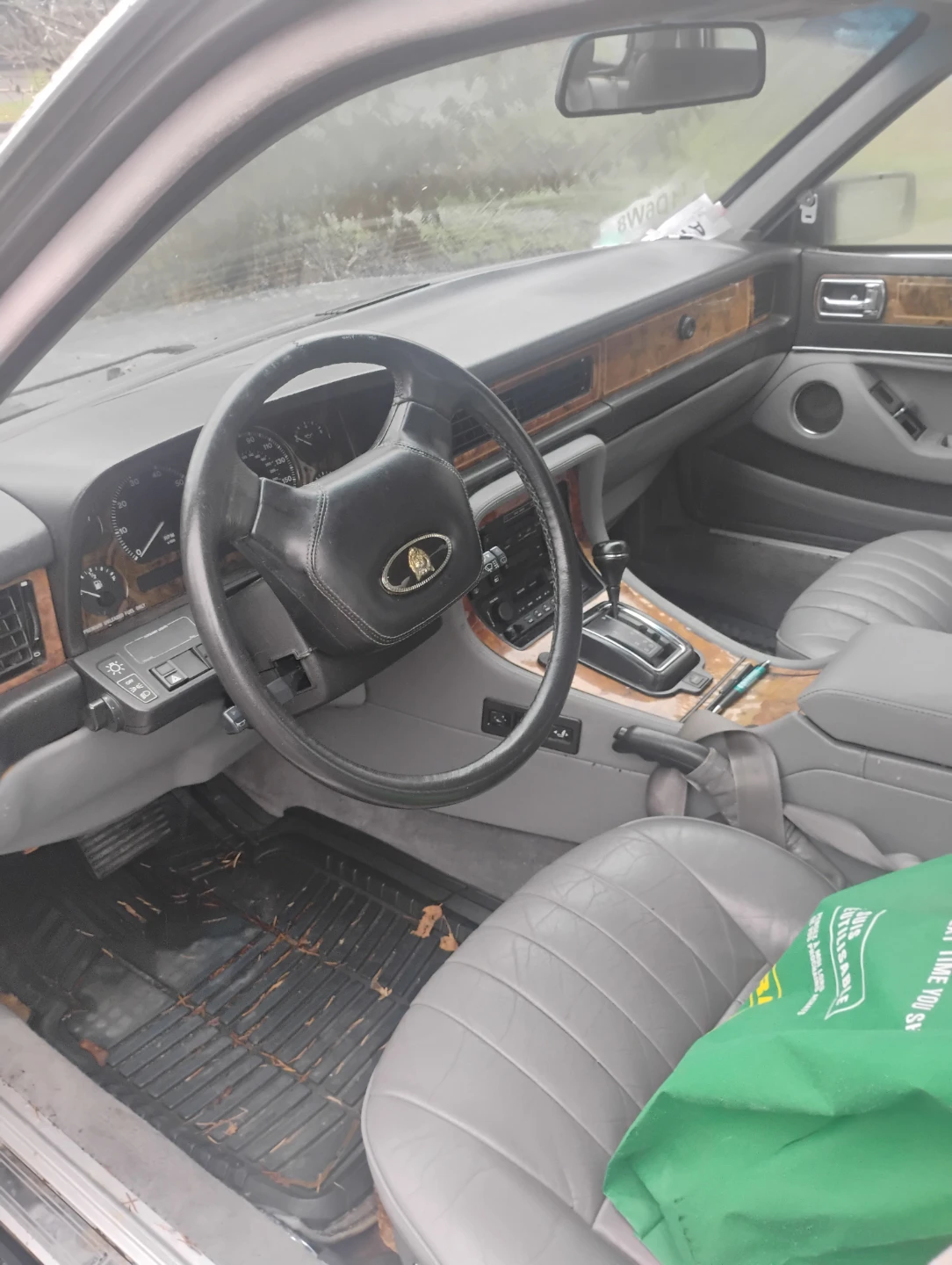 Jaguar Sovereign Sedan - photo 3