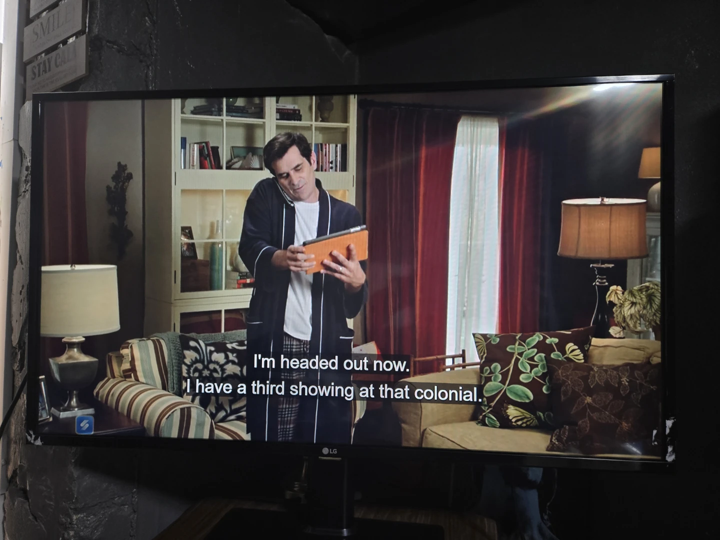 Best deal- LG 43" TV with remote, hdmi cable and stand - photo 3