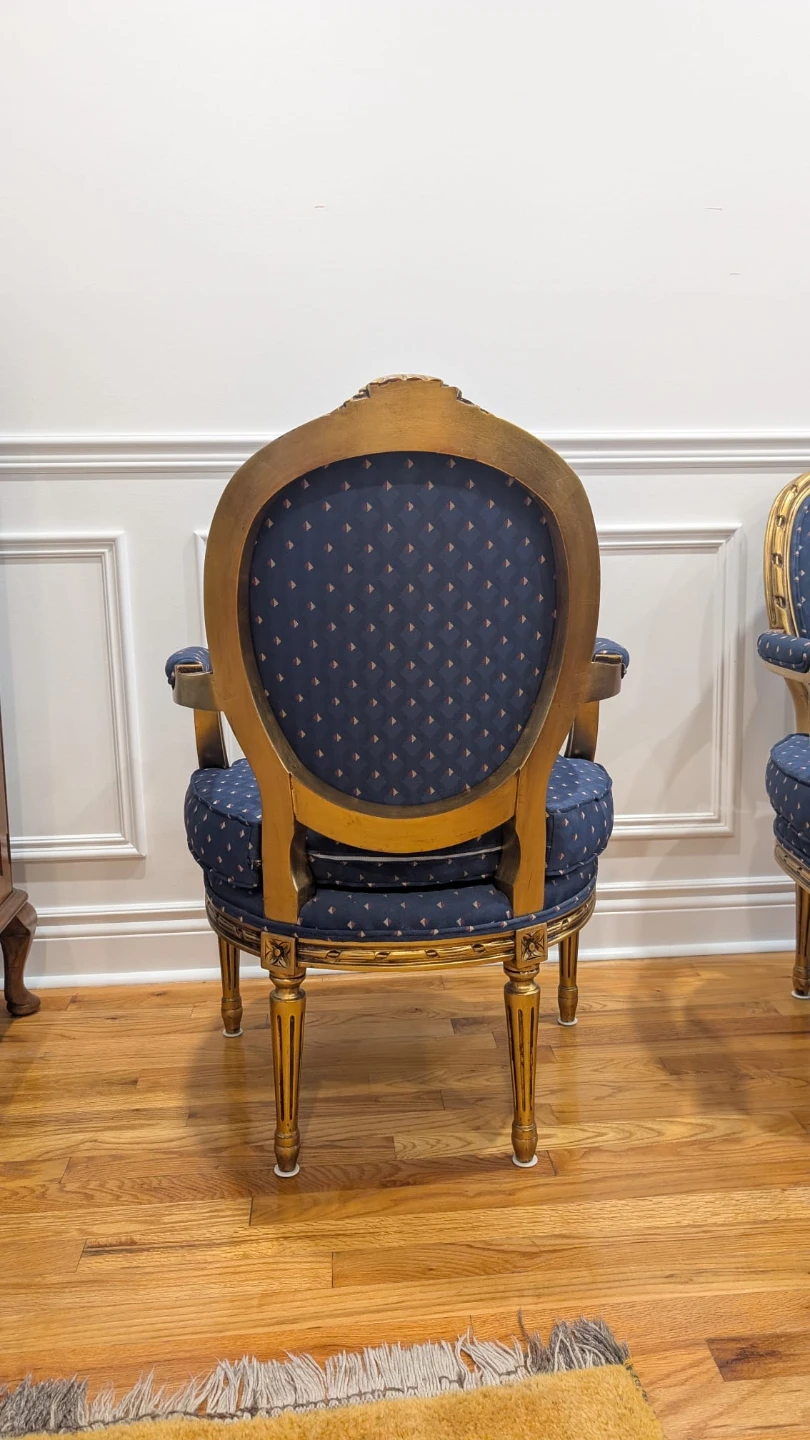 2 Louis XVI-style giltwood armchairs - blue and gold - photo 4