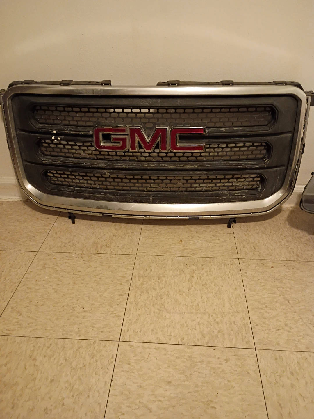 GMC Front Grille of a 2014 Acadia