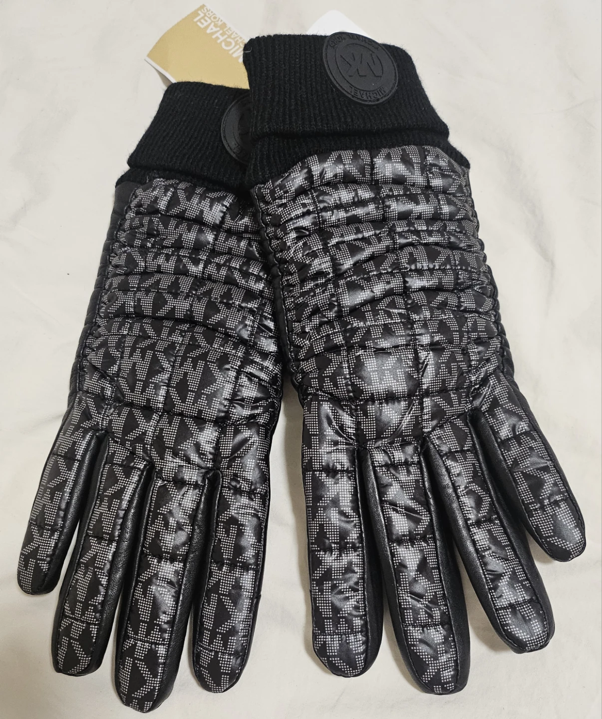 Michael-Kors Women\'s Black and Gray Quilted Leather Gloves. - photo 2