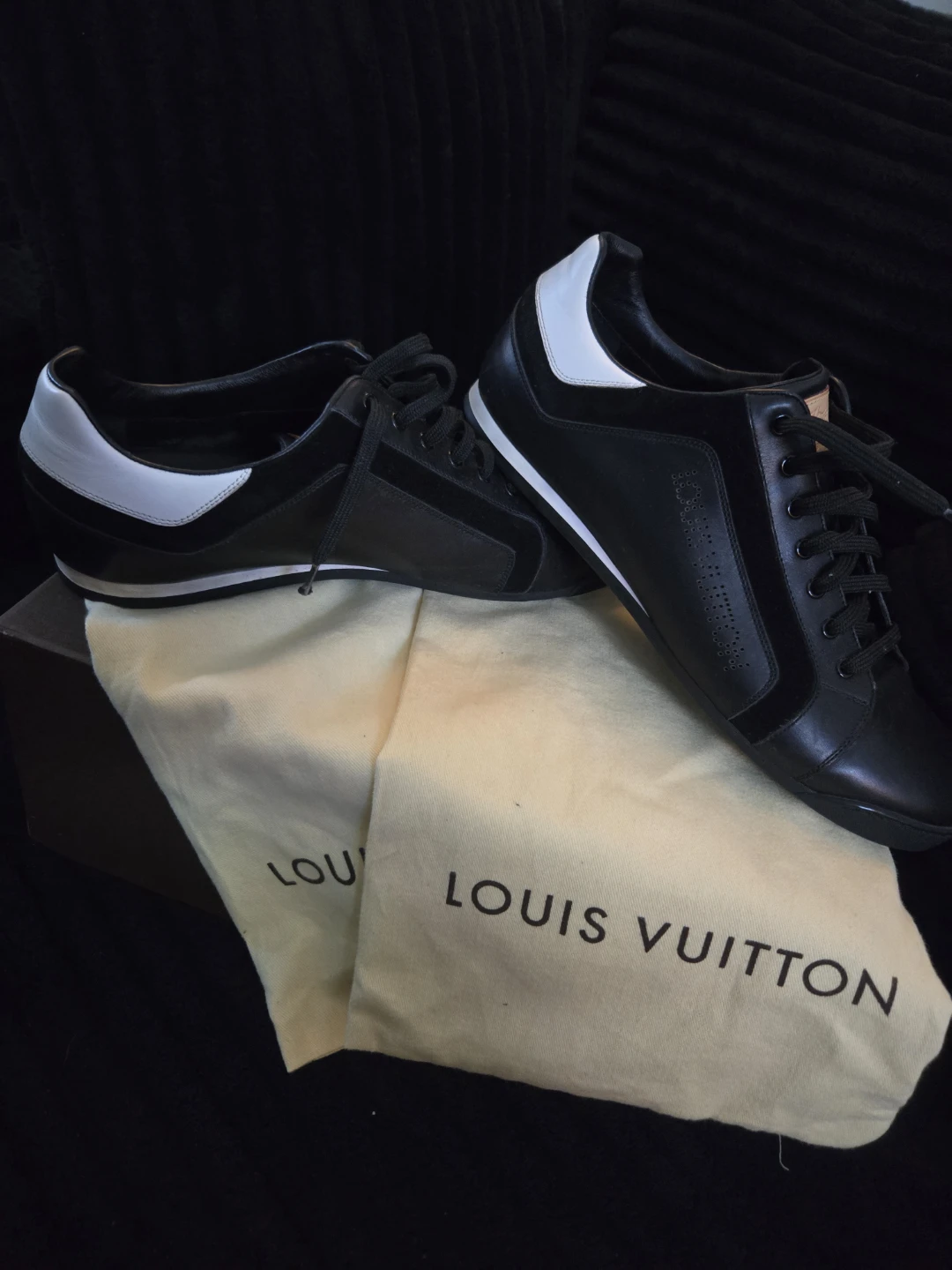 Louis Vuitton Black Leather shoes