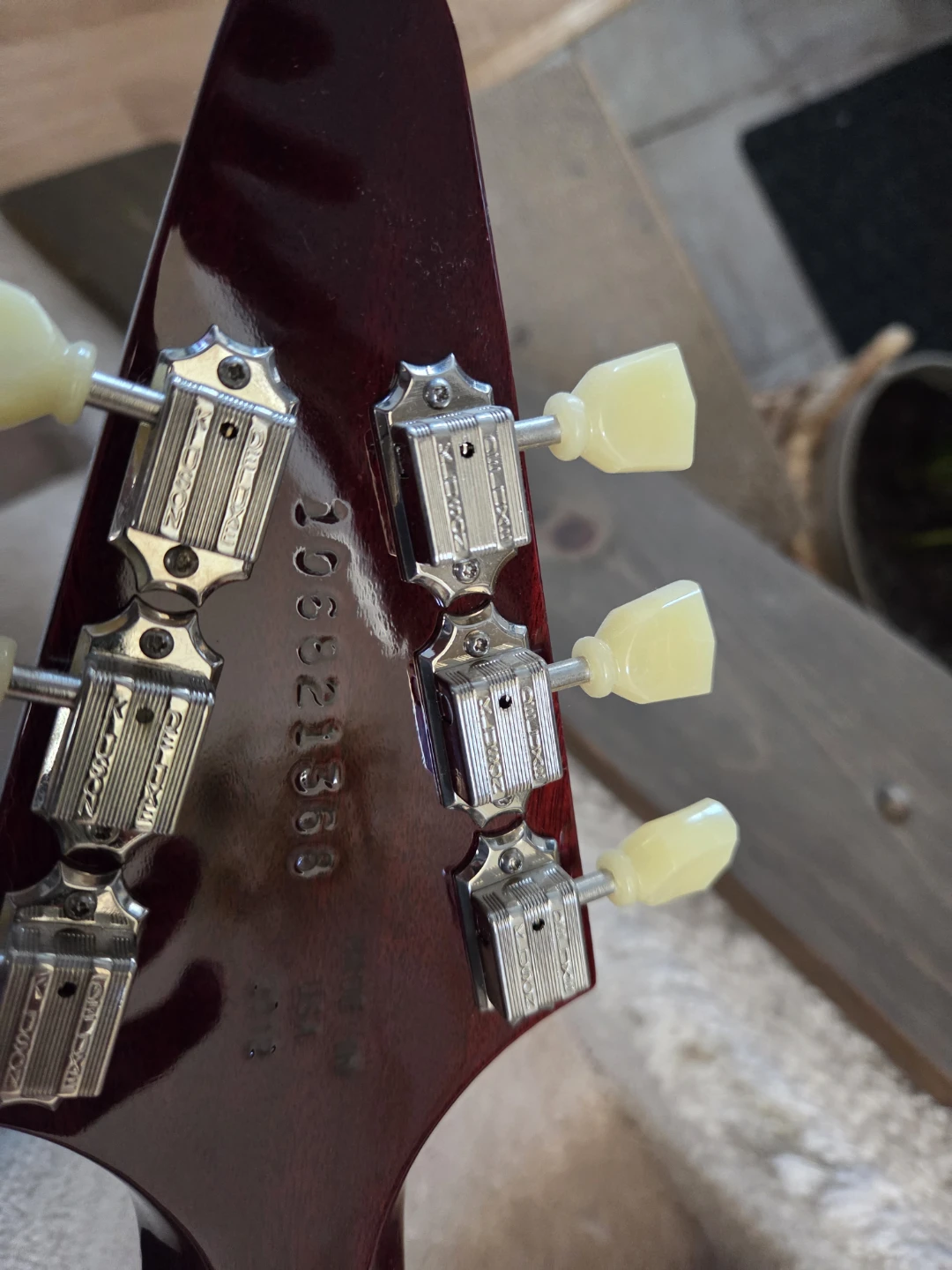 Gibson cherry flying V guitar - photo 3