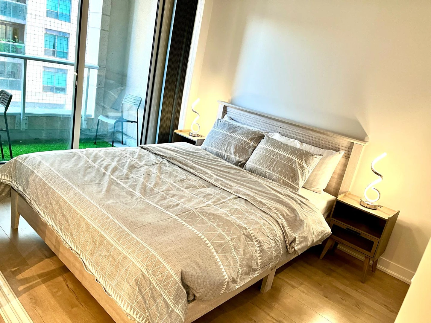 Queen Size Bed with 2 Twin Boxsprings
