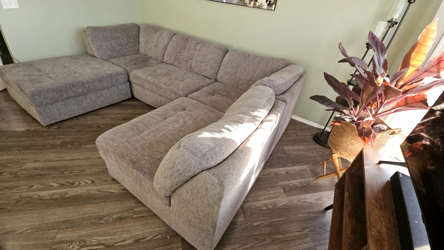 Large modular sofa, lots of seating options - photo 2