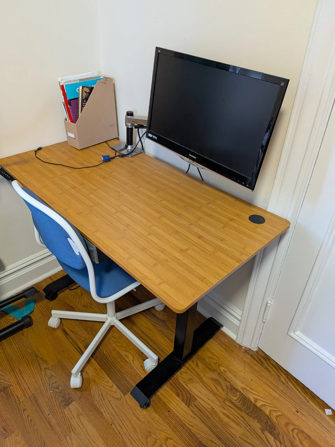 Standing desk+ monitor attached+chair