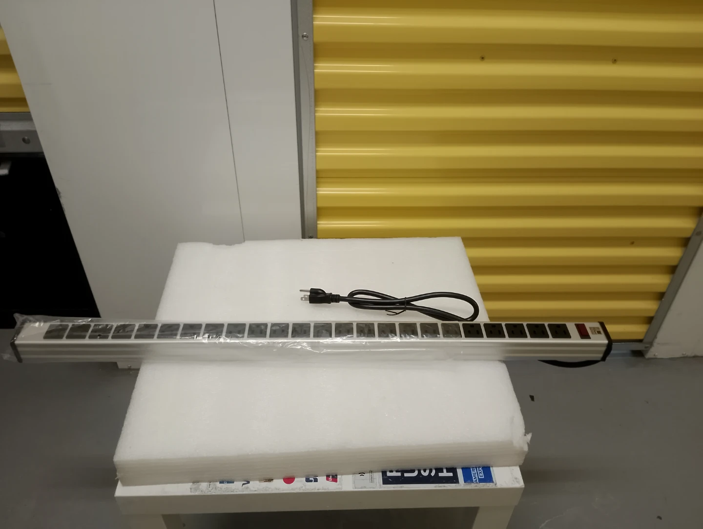 BNIB!!! 24 Outlet strip UL certified Relocatable Power Tap