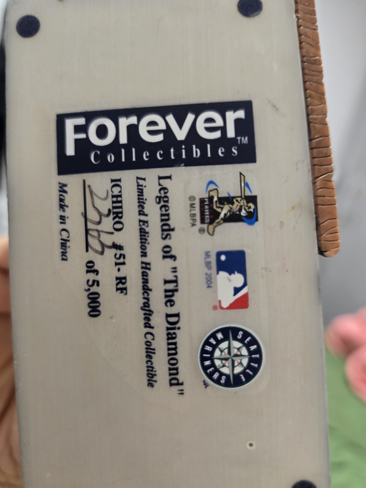 Forever Collectibles Ichiro Bobblehead - photo 2