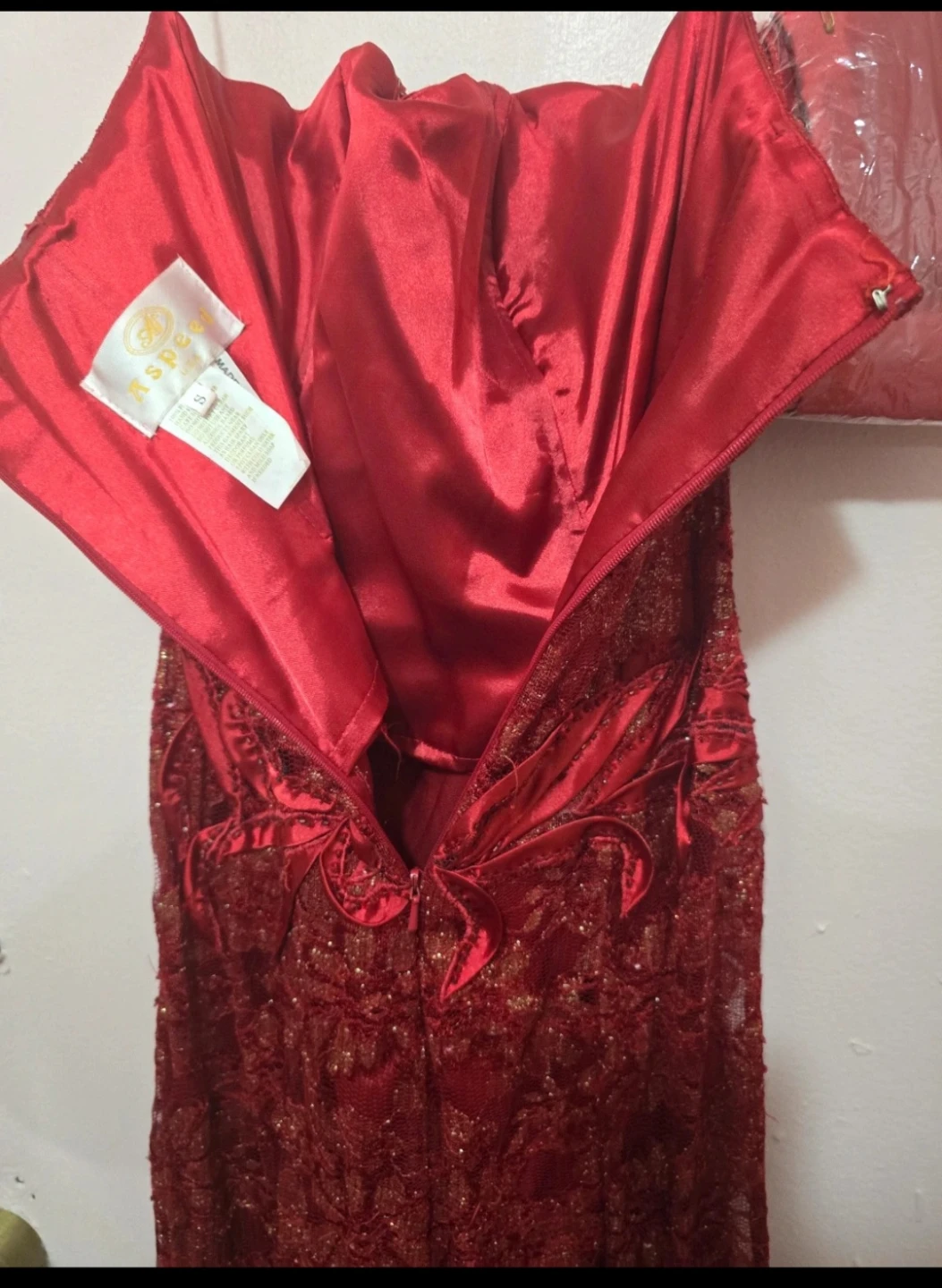 Stunning Aspeed USA Formal Gown - Red/Burgundy - Size Small - photo 3
