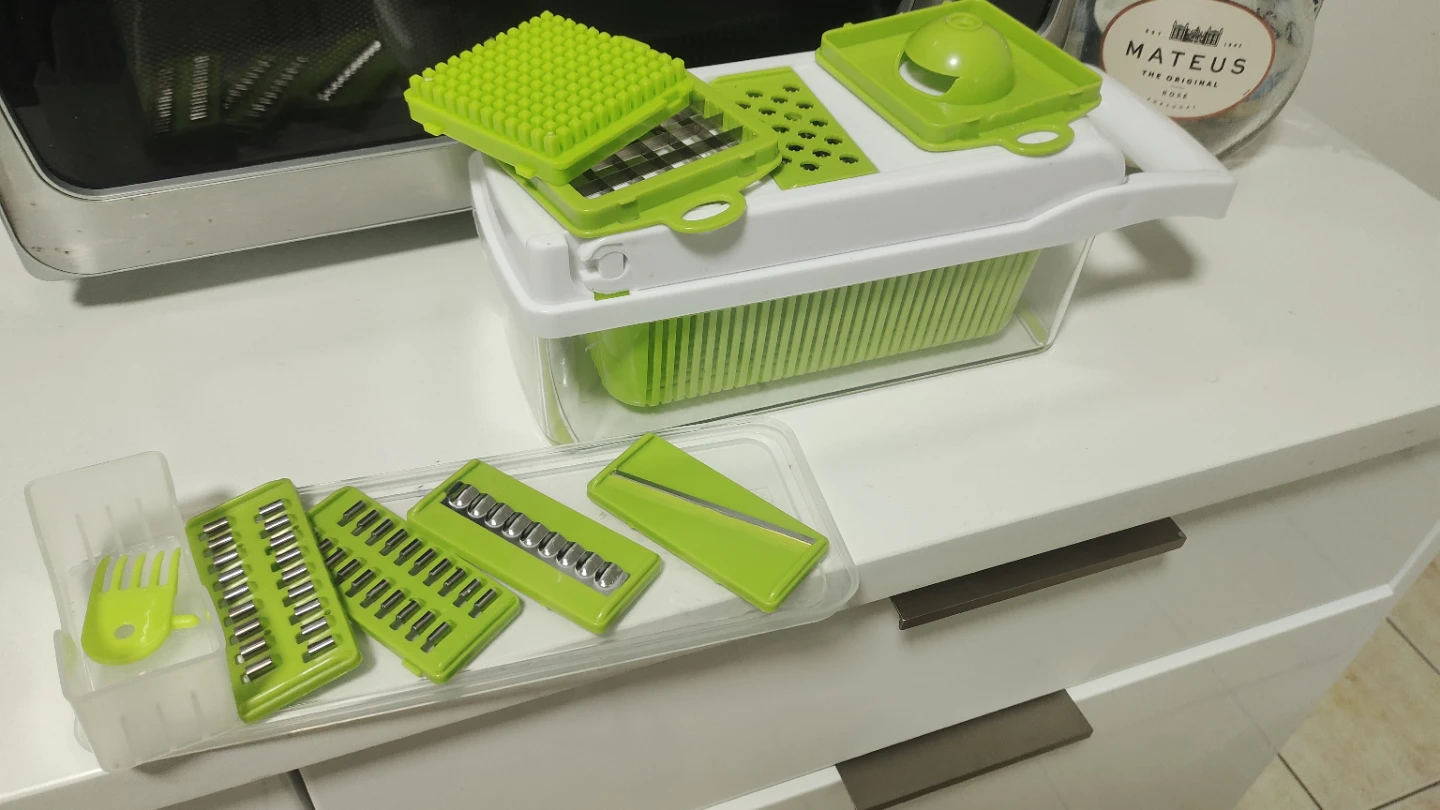 Multi-functional Vegetable Slicer and Grater Set
