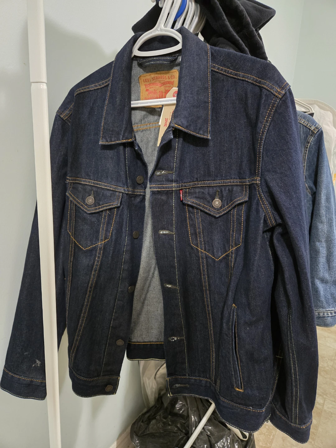 Levis Men's Medium wash trucker Jacket