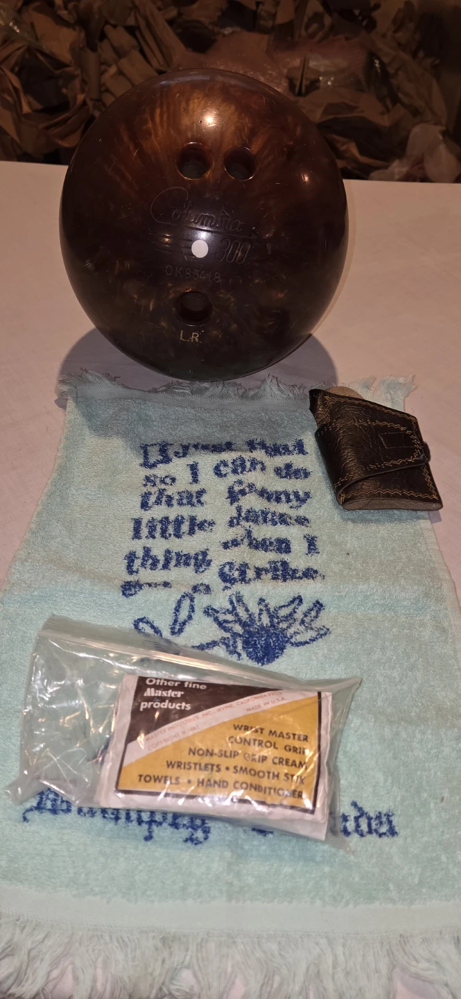 10 lb Columbia 300 Bowling Ball with Accessories