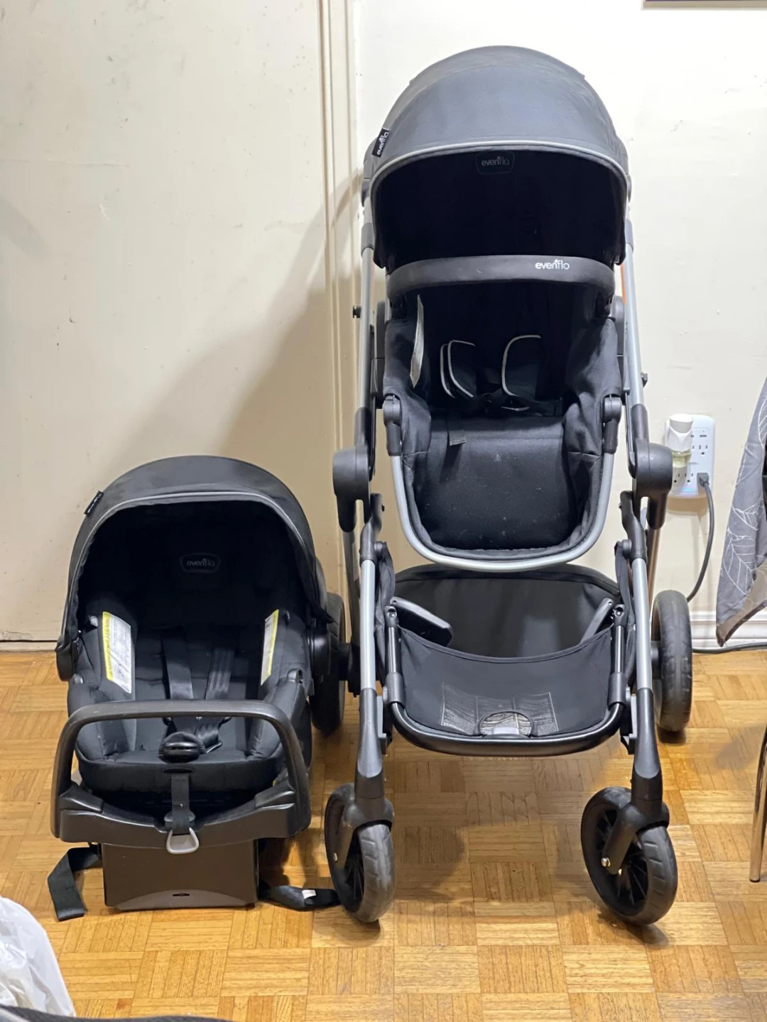 Evenflo Pivot Xpand Modular Travel System