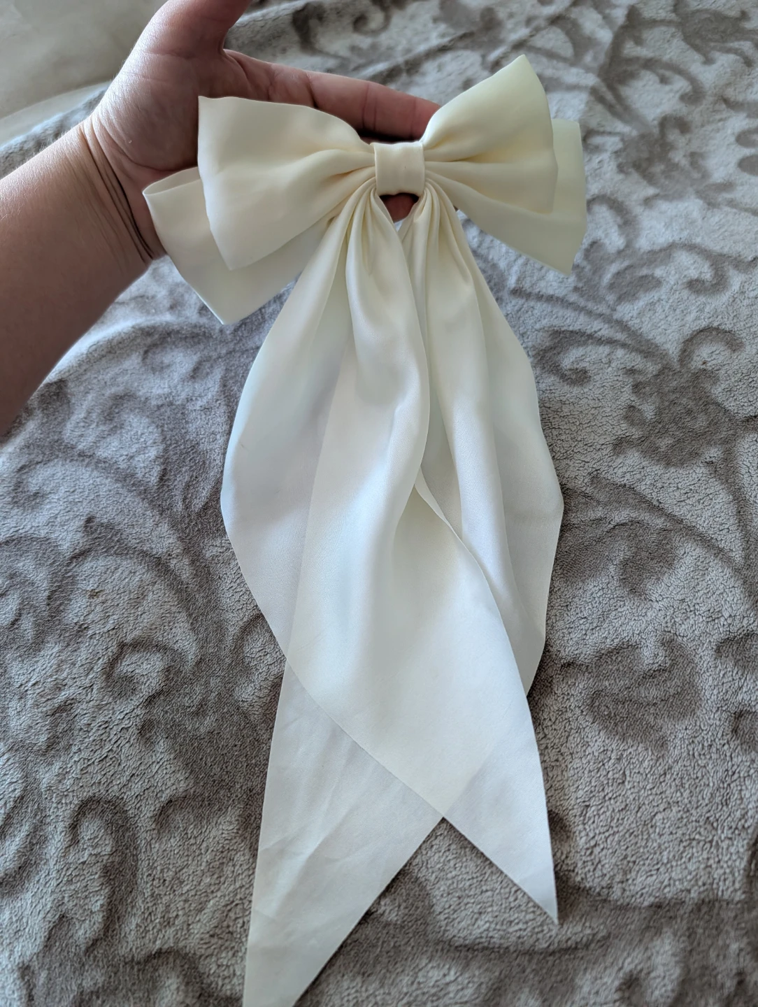 Cream Oversized Bow Hair Clip