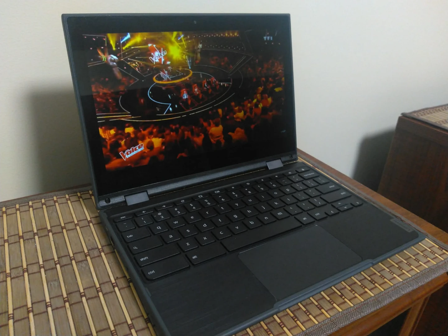 Lenovo Chromebook touchscreen and tablet - photo 4
