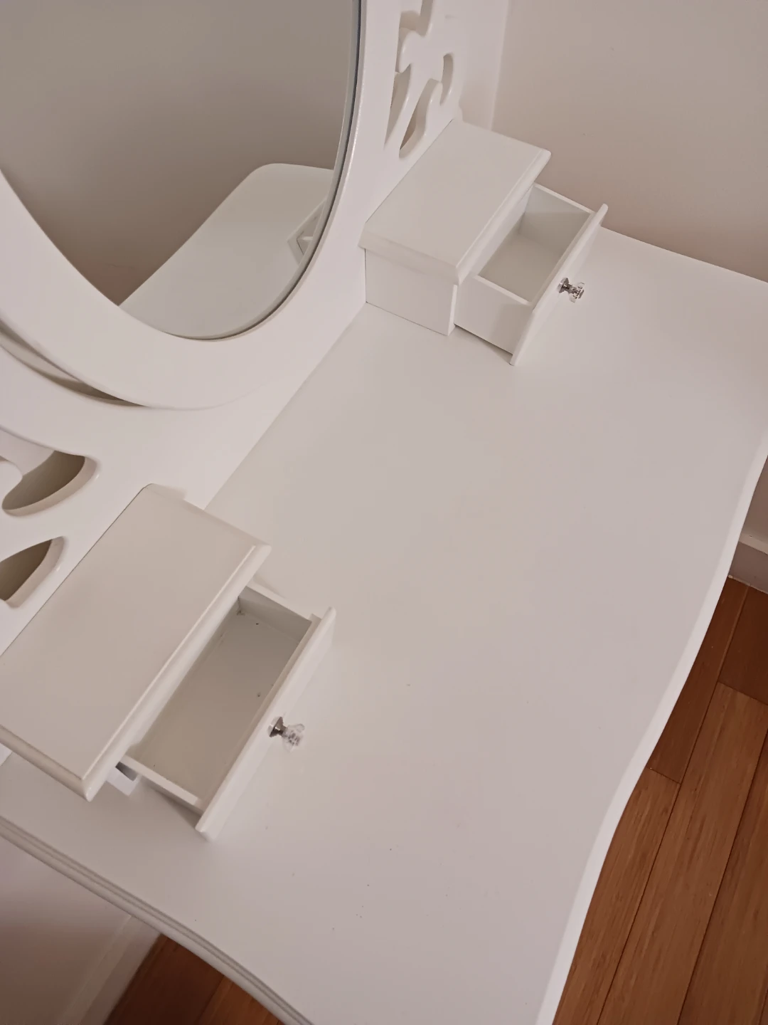 White Vanity Table with Mirror & Matching Stool - photo 3