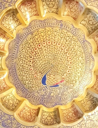 Vtg. Peacock Bras Decorative Plate - photo 2