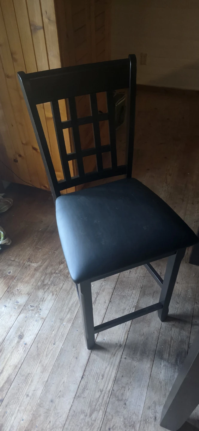Table and Chairs - photo 2