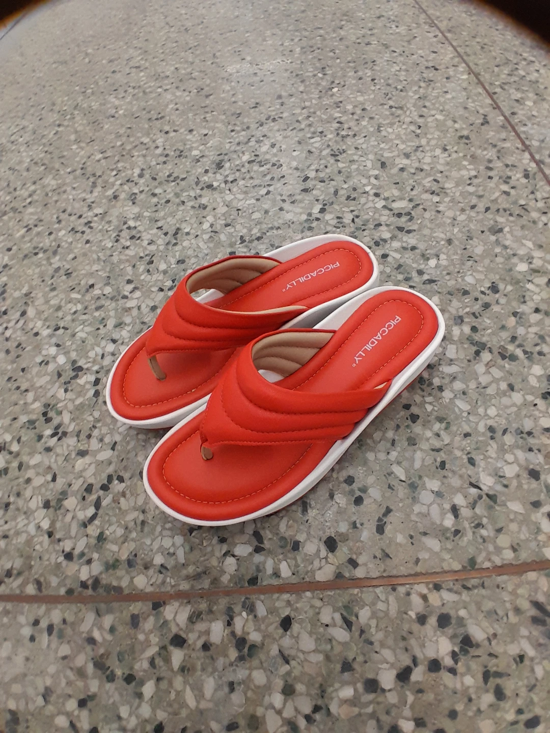 Piccadilly Women's Red Flip Flops Size 6