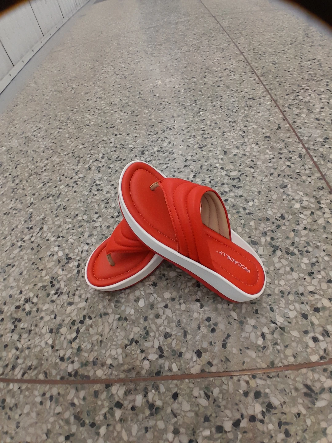 Piccadilly Women's Red Flip Flops Size 6 - photo 3