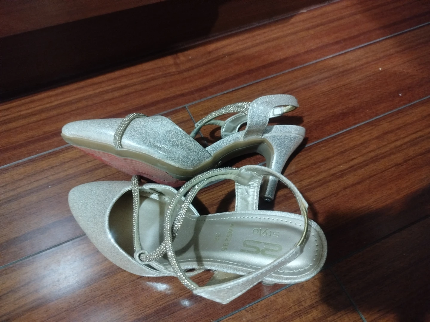 Stylo Silver Heels - Size 7 - photo 2
