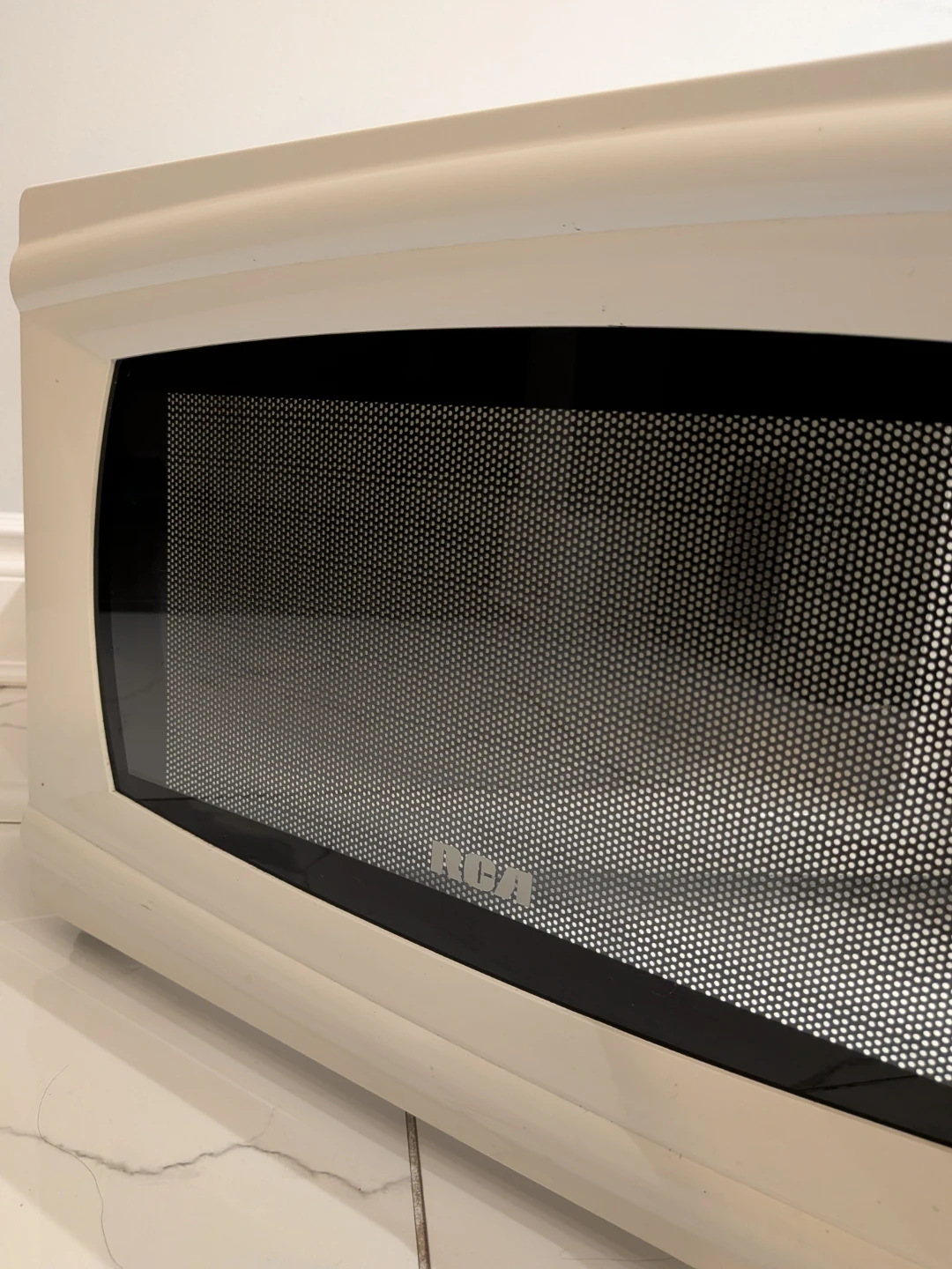 RCA Microwave - Great for Small Spaces - photo 3