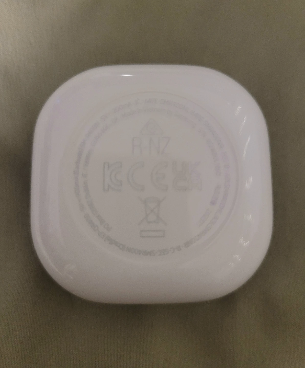SAMSUNG Galaxy Buds 2 charging case - photo 2