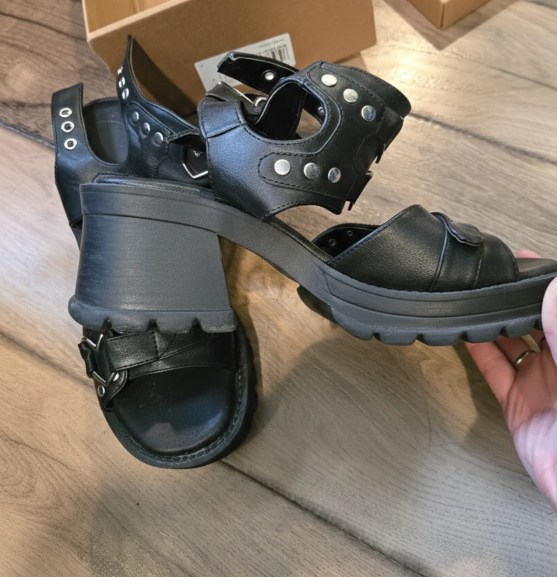 Black Leather Platform Sandals - Size US 11 - photo 2