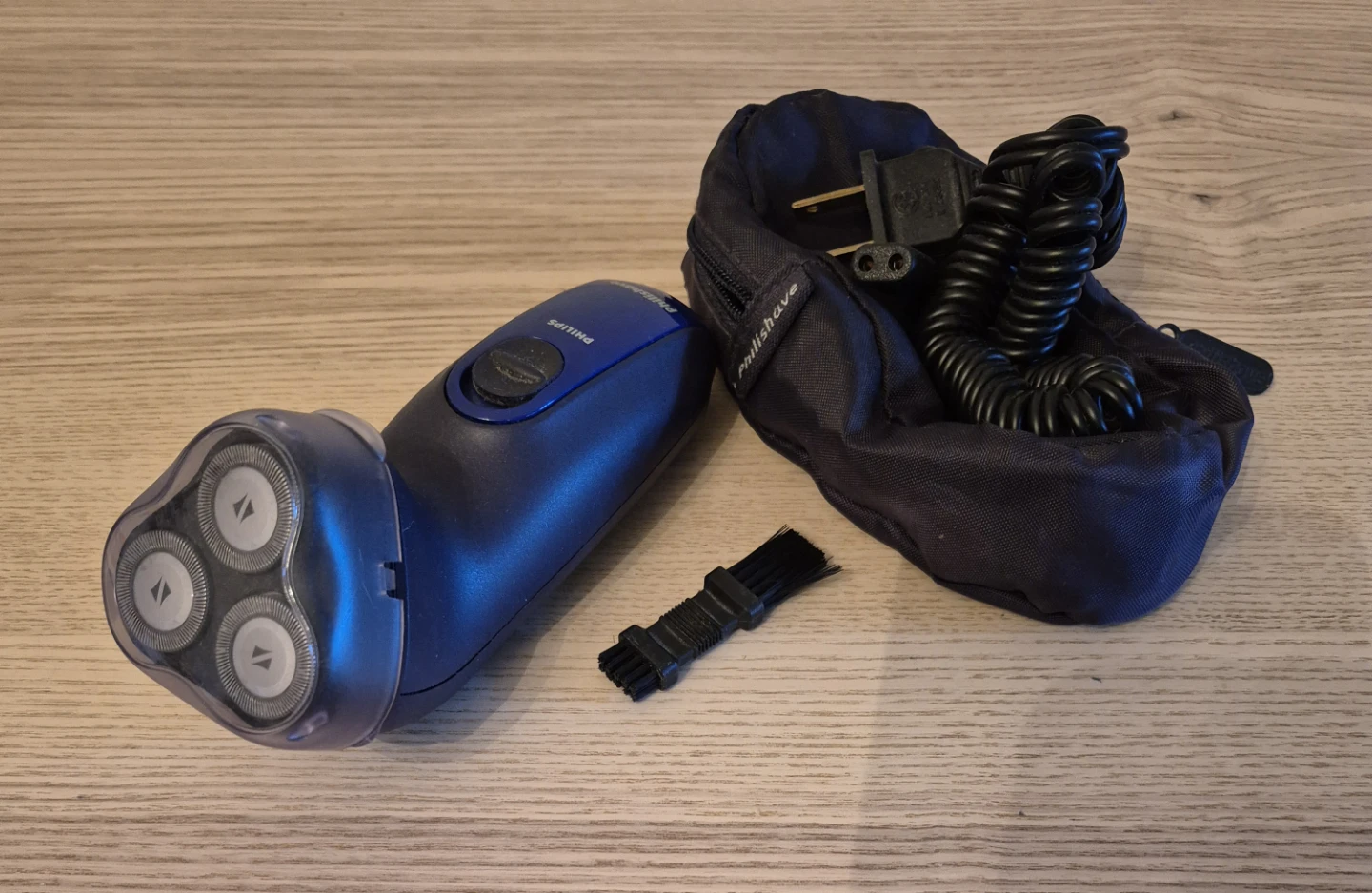 Philips Rotary Shaver with Travel Pouch