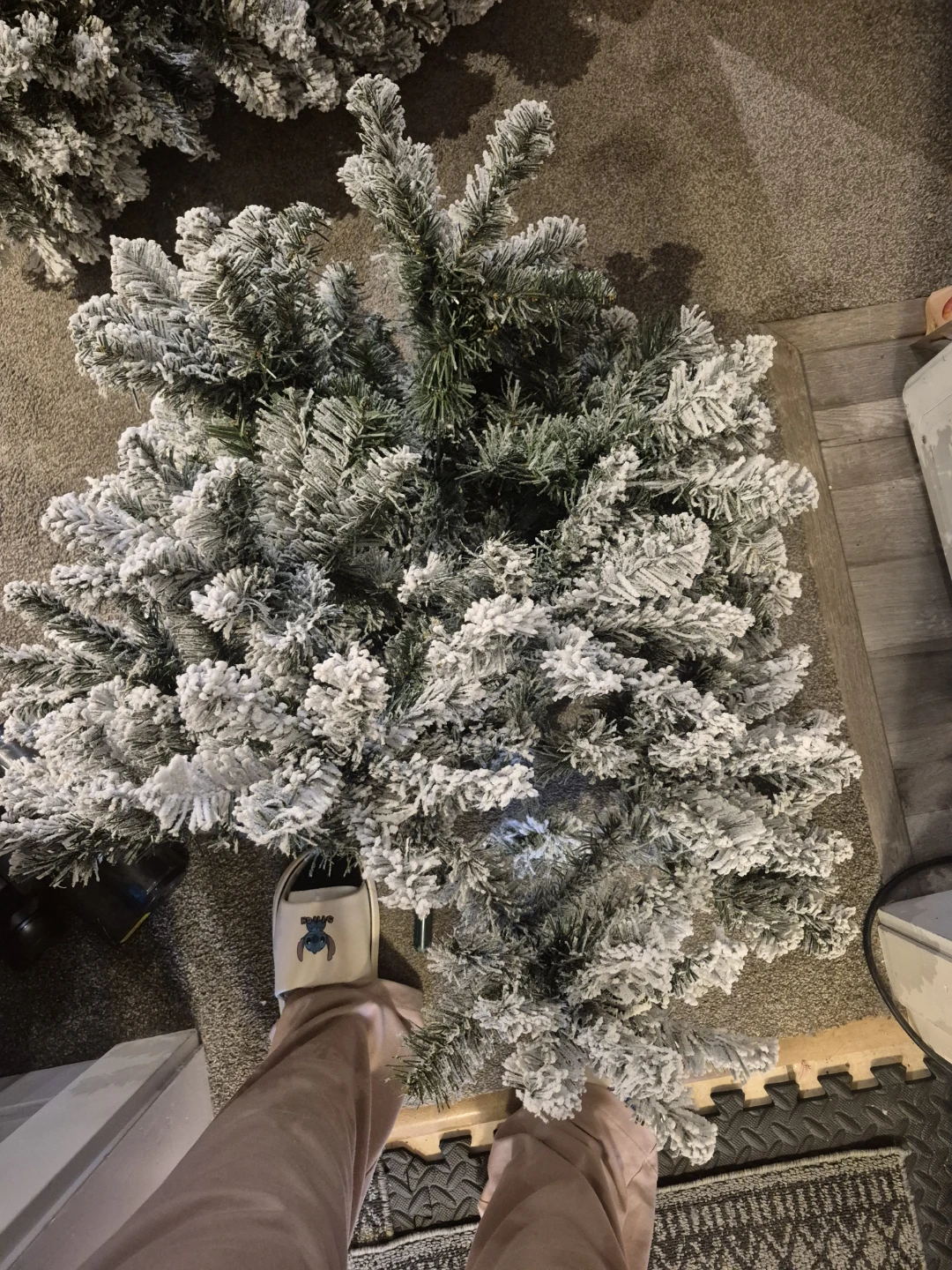 Flocked Christmas Tree - Easy Assembly - photo 2