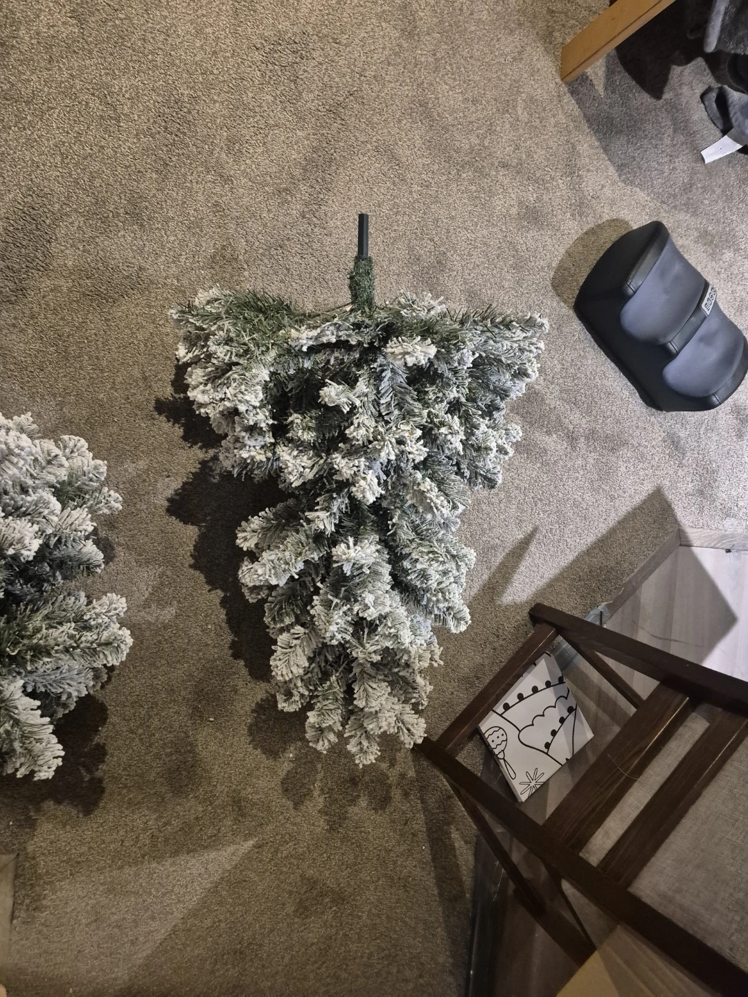 Flocked Christmas Tree - Easy Assembly - photo 3