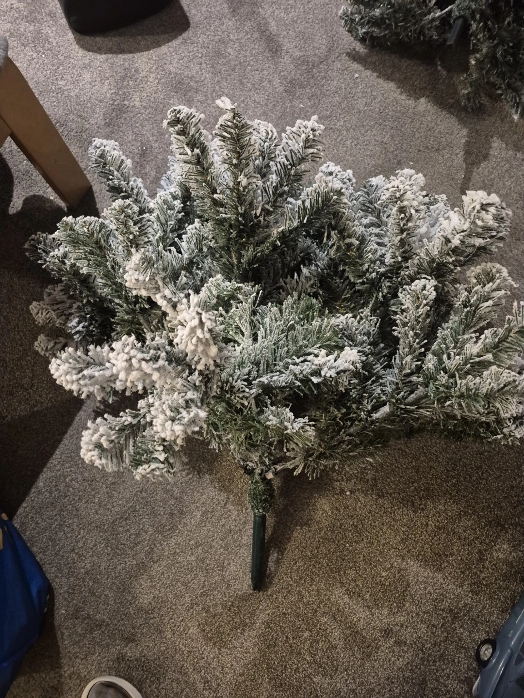Flocked Christmas Tree - Easy Assembly - photo 4