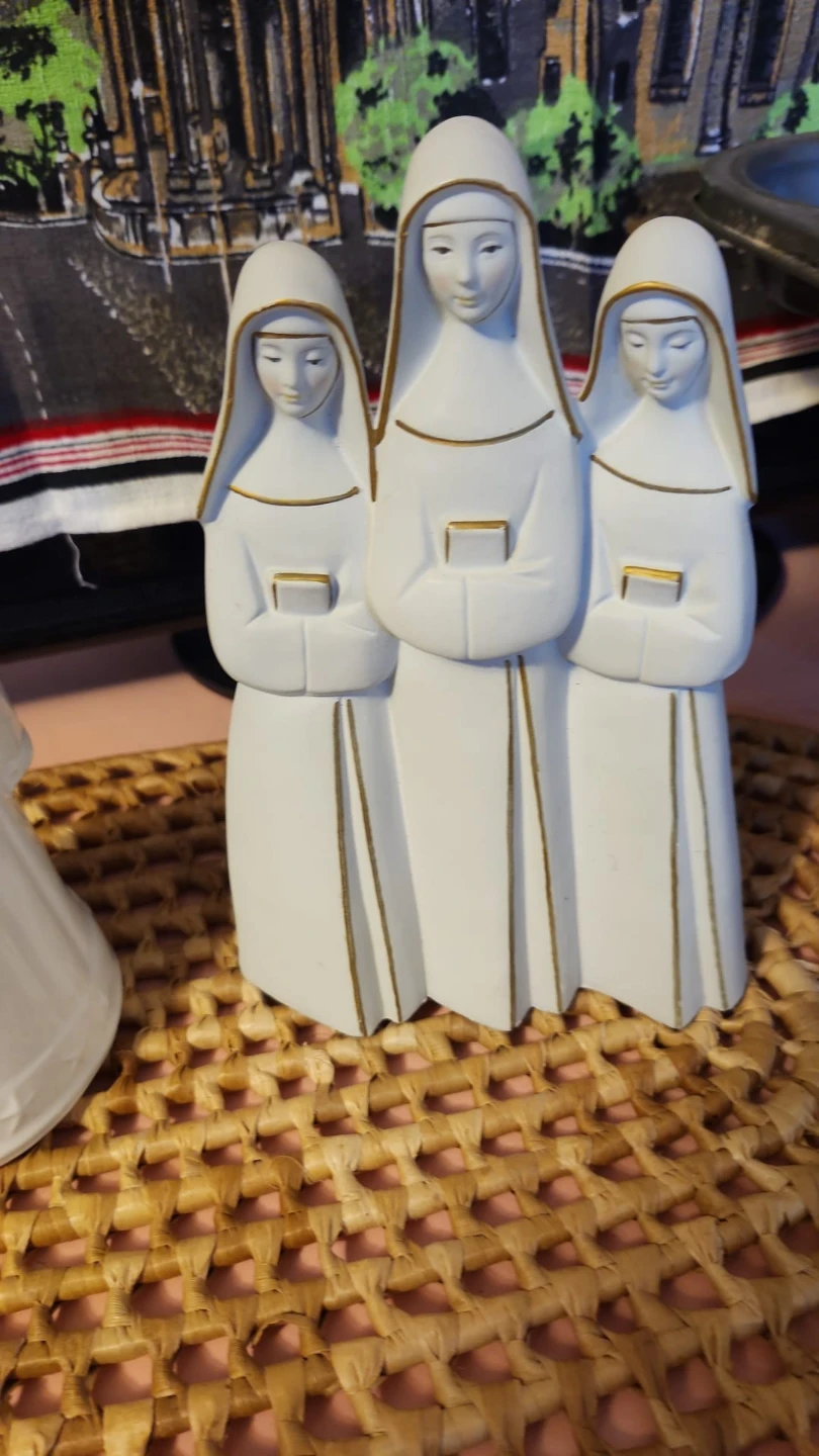 Vintage Porcelain Figurines - photo 2