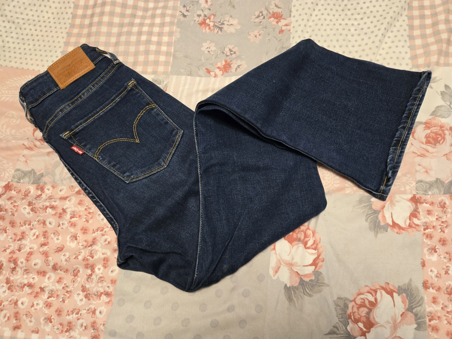 Levi's 725 High Rise Bootcut Jeans Size 25