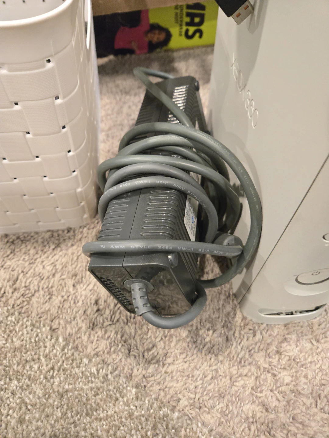 Selling xbox 360 original bundle with guitar - photo 4