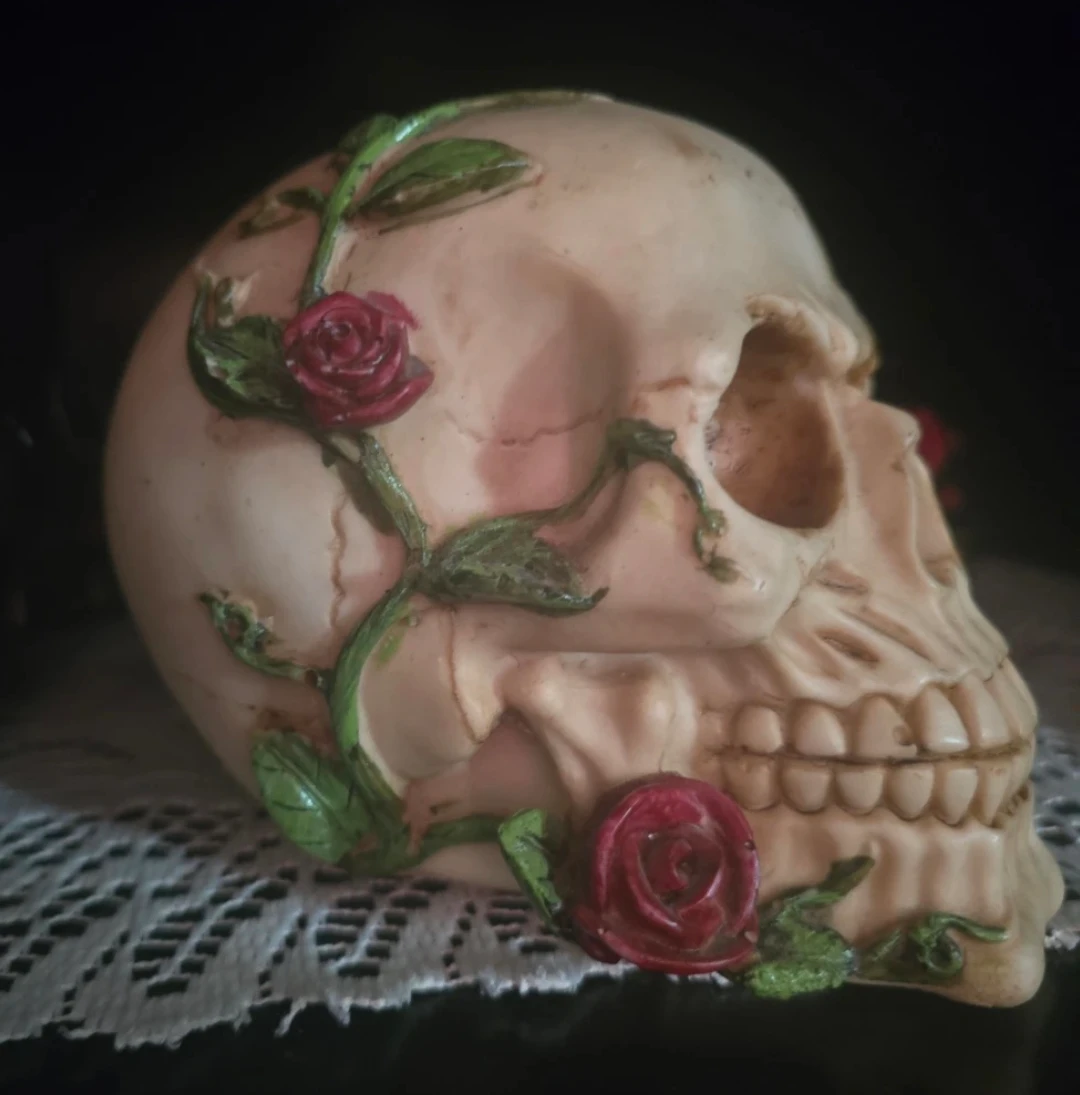 Skull with Roses Decoration - photo 2