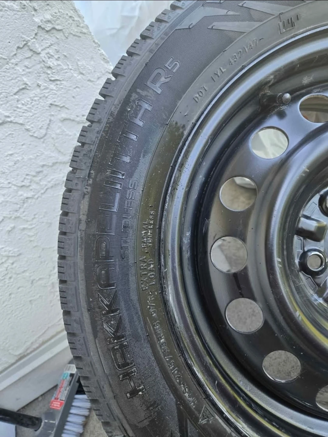 Nokian Hakkapeliitta R5 Winter Tire 215/55R16 - photo 2