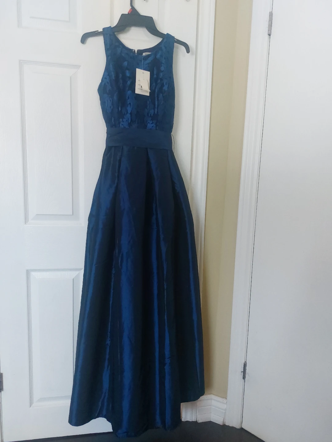 Navy Blue Sleeveless Gown