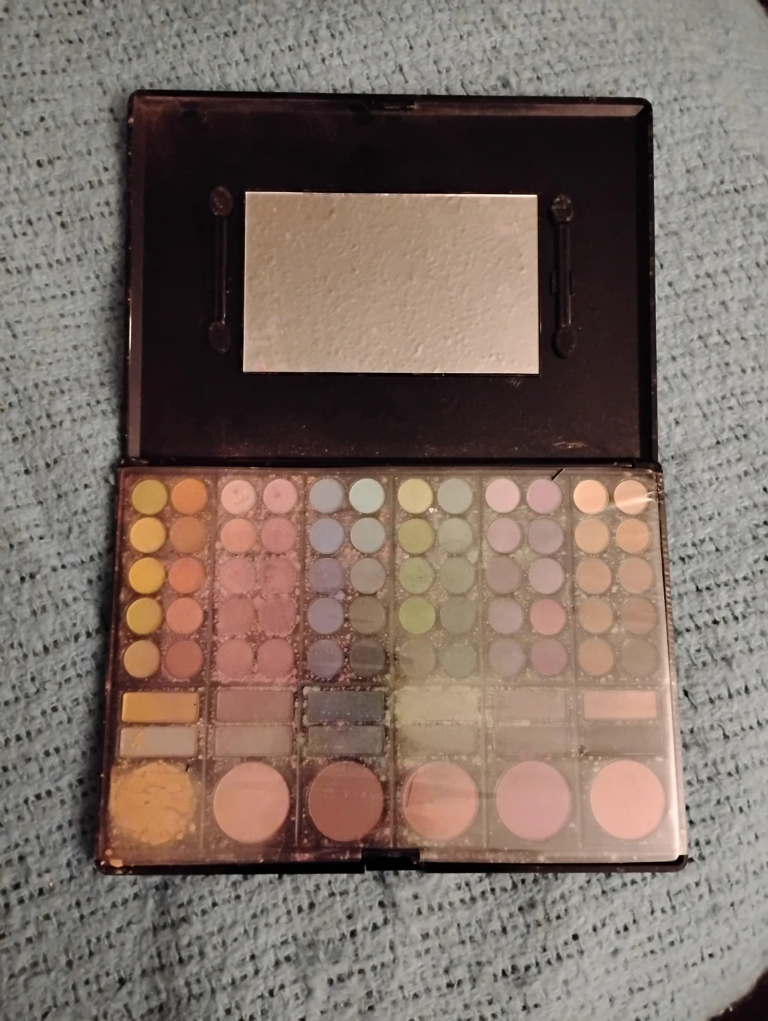 LA FLEUR EYESHADOW PALLETTE, 78 COLOURS - photo 3