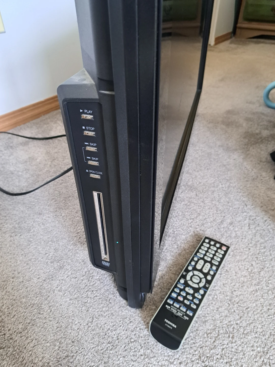 Toshiba REGZA 32" TV with Built-in DVD Player - photo 4