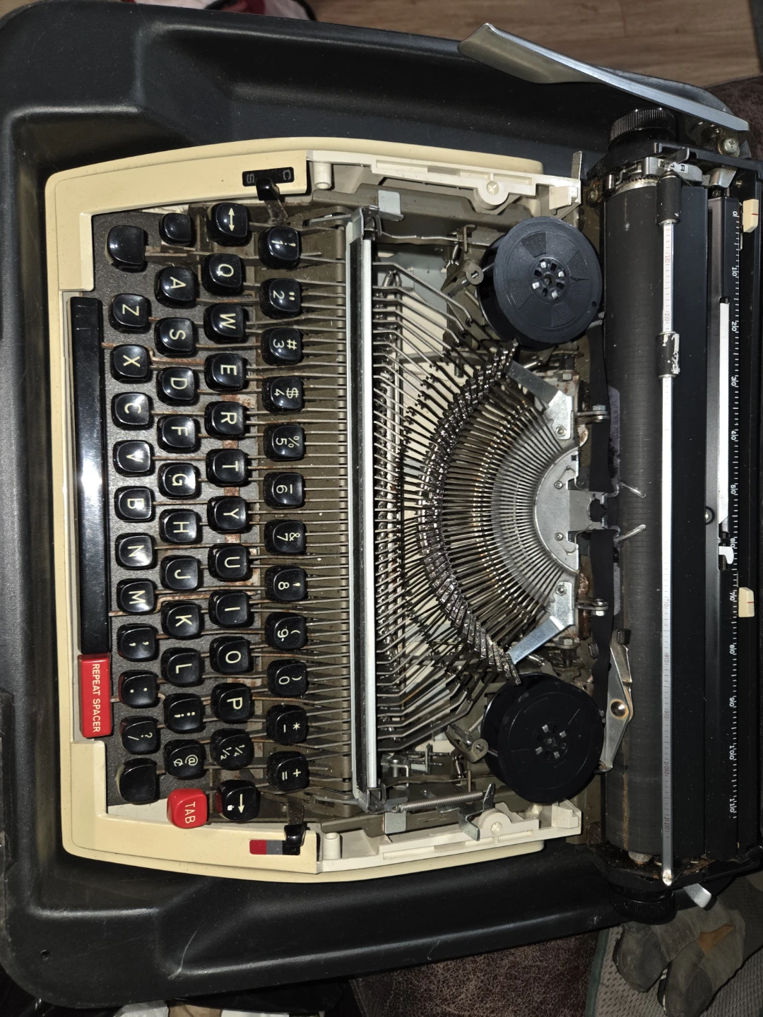 Brother Accord 12 Typewriter with Case - photo 2