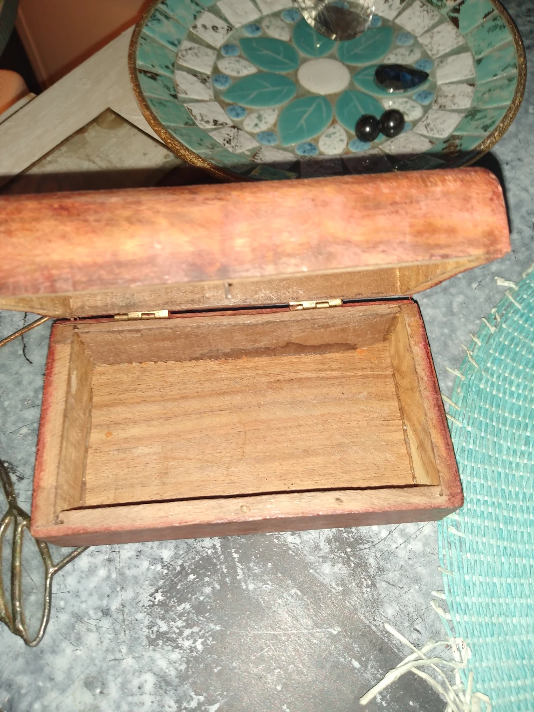 Small three and a half by 5 1/2 hand carved wooden trinket box - photo 2