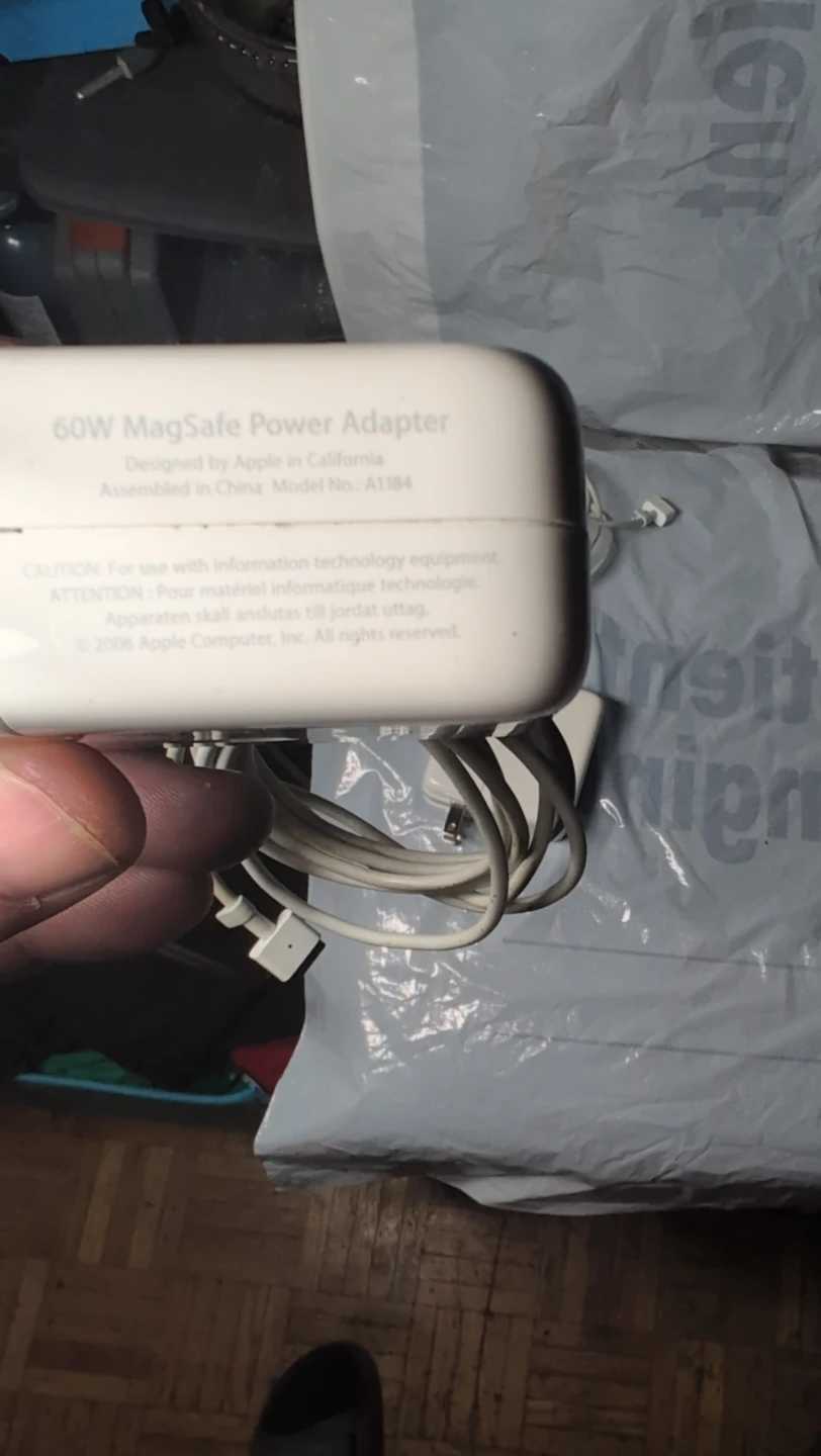 Apple 60W MagSafe Power Adapter - photo 2