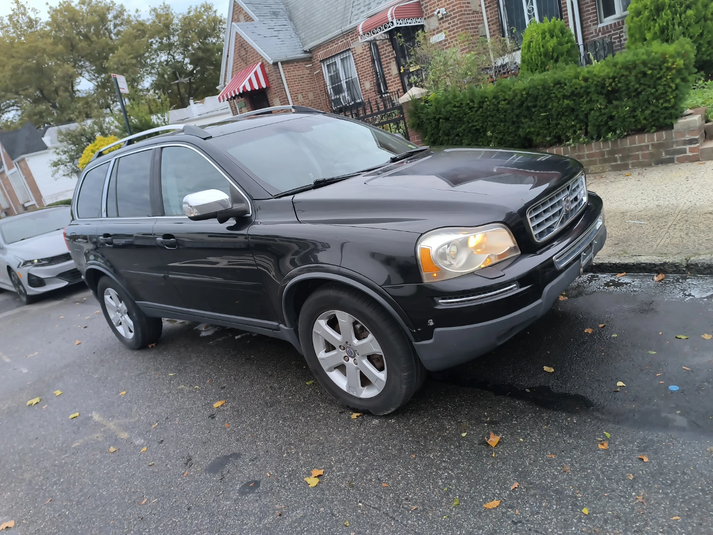 Black Volvo XC90 V8 AWD SUV